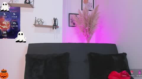 Snapshot of samarahanss chatting on 10.21.25 samara online show from 10.21.25