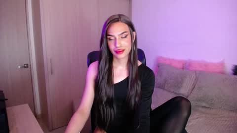 Samara Silex online show from 10.31.25