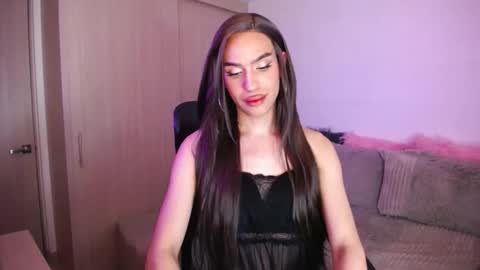 Samara Silex online show from 11.04.25