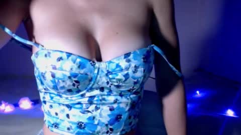 Snapshot of samdemia chatting on 10.05.25 Sam Demia online show from 10.05.25