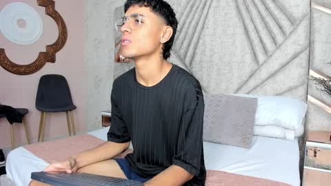 Snapshot of samfrrost chatting on 04.05.26 Samfrrost online show from 04.05.26