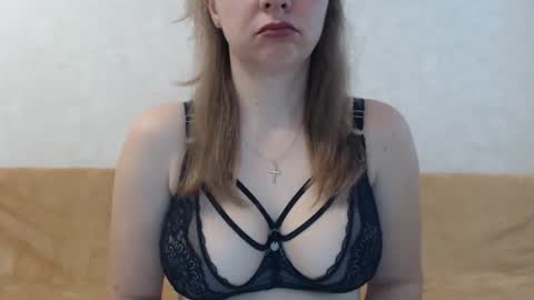 Snapshot of samiliya chatting on 10.31.25 samiliya online show from 10.31.25