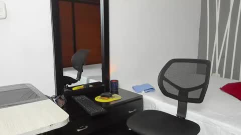 Snapshot of samir_blackdick chatting on 10.27.25 samir online show from 10.27.25