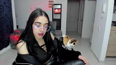 Snapshot of samismith77 chatting on 10.10.25 SARA online show from 10.10.25