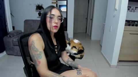 Snapshot of samismith77 chatting on 11.12.25 SARA online show from 11.12.25