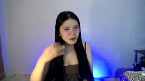 Snapshot of sampaguita_pinayxx chatting on 11.11.25 SOFIA online show from 11.11.25