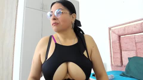 Snapshot of samy_nix chatting on 02.13.25 SAMY online show from 02.13.25