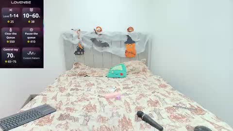 Snapshot of samyq8 chatting on 10.24.25 samyq8 online show from 10.24.25