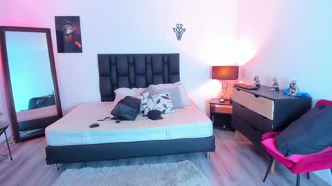 Snapshot of sander_mila chatting on 12.04.24 MilaSander online show from 12.04.24