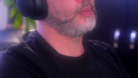 Snapshot of sanders_white chatting on 10.02.25 Sanders online show from 10.02.25