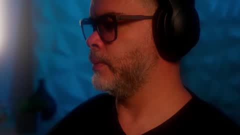 Snapshot of sanders_white chatting on 10.07.25 Sanders online show from 10.07.25