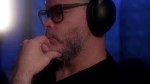 Snapshot of sanders_white chatting on 10.08.25 Sanders online show from 10.08.25