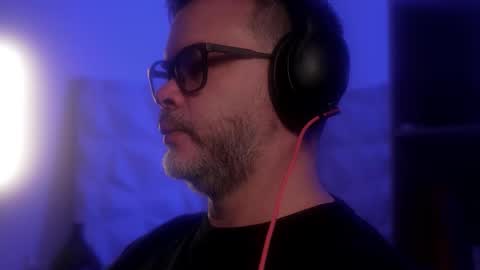 Snapshot of sanders_white chatting on 10.15.25 Sanders online show from 10.15.25