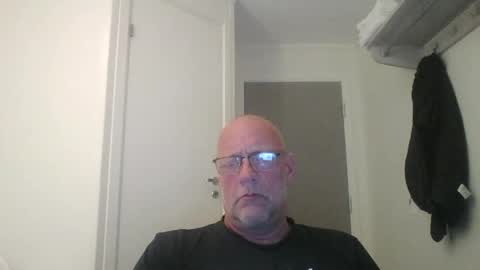 sandnesrune523 online show from 04.15.26