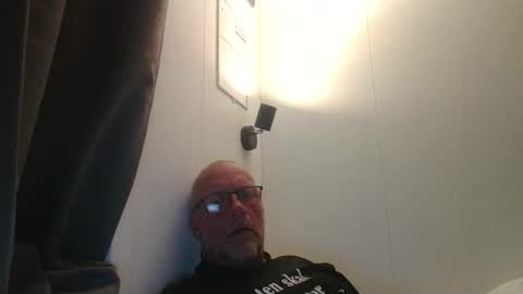 Snapshot of sandnesrune523 chatting on 04.19.26 sandnesrune523 online show from 04.19.26