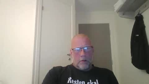 Snapshot of sandnesrune523 chatting on 04.21.26 sandnesrune523 online show from 04.21.26