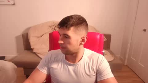 Snapshot of sandow_ chatting on 10.02.25 Sandow online show from 10.02.25