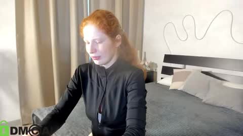 Snapshot of sandra__wilson chatting on 10.06.25 Sandra online show from 10.06.25