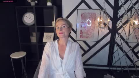 Sandra online show from 01.28.25