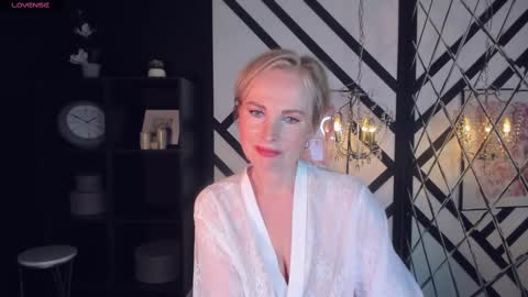 Sandra online show from 02.13.25