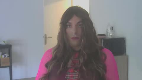 Snapshot of sandraclara chatting on 10.10.25 sandraclara online show from 10.10.25