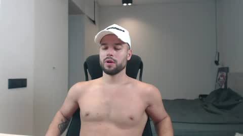 Snapshot of sandro_best chatting on 06.22.26 DeAlex online show from 06.22.26