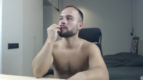 Snapshot of sandro_best chatting on 06.29.26 DeAlex online show from 06.29.26