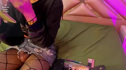 Snapshot of sandyhouston chatting on 02.13.26 Sandy Houston online show from 02.13.26