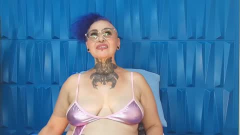 Sandy Rose online show from 02.12.25