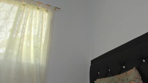 Snapshot of santi_brown1 chatting on 10.02.25 Santibrown online show from 10.02.25