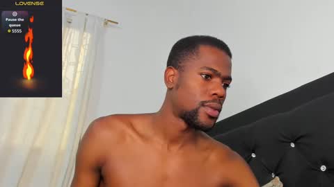 Snapshot of santi_brown1 chatting on 10.11.25 Santibrown online show from 10.11.25