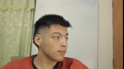 Snapshot of santi_henao chatting on 12.03.24 Santiago Henao online show from 12.03.24