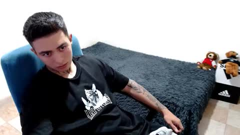 Snapshot of santi_ss chatting on 10.21.25 santi_ss online show from 10.21.25