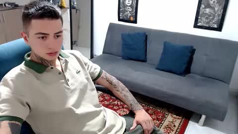 Snapshot of santi_ss chatting on 11.16.25 santi_ss online show from 11.16.25