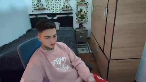 Snapshot of santi_ss chatting on 04.15.26 santi_ss online show from 04.15.26