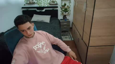 Snapshot of santi_ss chatting on 04.16.26 santi_ss online show from 04.16.26