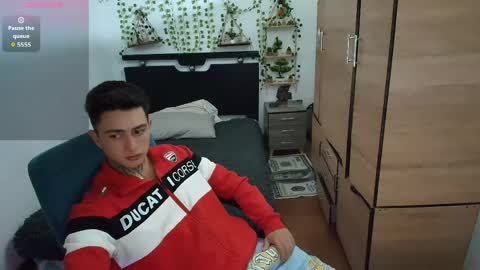 Snapshot of santi_ss chatting on 04.25.26 santi_ss online show from 04.25.26