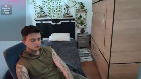 Snapshot of santi_ss chatting on 04.25.26 santi_ss online show from 04.25.26