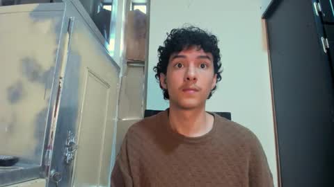 santi_twink19 online show from 11.12.25