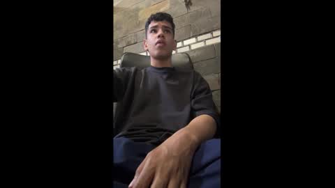 Snapshot of santiago_foxx chatting on 10.31.25 santi online show from 10.31.25