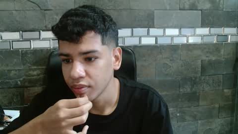 Snapshot of santiago_foxx chatting on 11.02.25 santi online show from 11.02.25