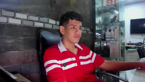 Snapshot of santiago_foxx chatting on 11.07.25 santi online show from 11.07.25