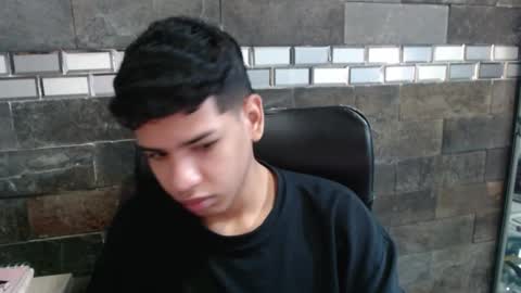 Snapshot of santiago_foxx chatting on 11.10.25 santi online show from 11.10.25