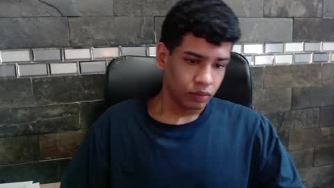 Snapshot of santiago_foxx chatting on 11.19.25 santi online show from 11.19.25