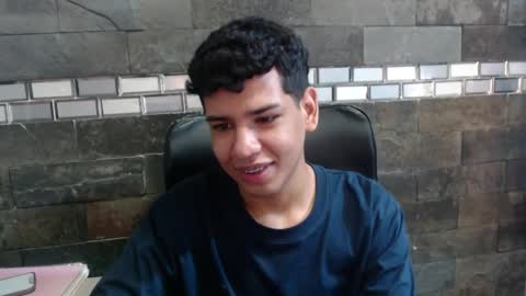 Snapshot of santiago_foxx chatting on 11.20.25 santi online show from 11.20.25