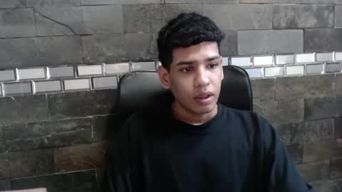 Snapshot of santiago_foxx chatting on 11.20.25 santi online show from 11.20.25