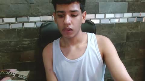 Snapshot of santiago_foxx chatting on 11.23.25 santi online show from 11.23.25