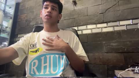 Snapshot of santiago_foxx chatting on 11.27.25 santi online show from 11.27.25