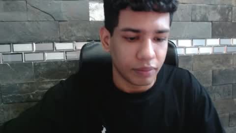 Snapshot of santiago_foxx chatting on 11.29.25 santi online show from 11.29.25