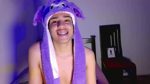 Snapshot of santiago_foxx chatting on 02.02.26 santi online show from 02.02.26